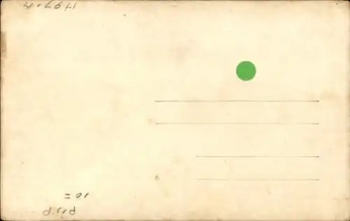 Foto Ak Rauchender Soldat, Portrait in Uniform, Pfeife