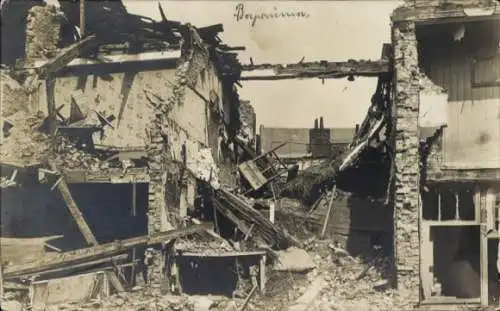 Foto Ak Bapaume Pas de Calais, Durch Granate zerstörtes Wohnhaus