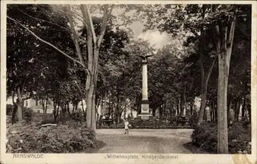 Ak Choszczno Arnswalde Ostbrandenburg, Wilhelmsplatz, Kriegerdenkmal