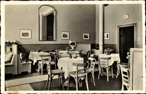 Ak Freiburg im Breisgau, Freiburger Teestube, Innenansicht