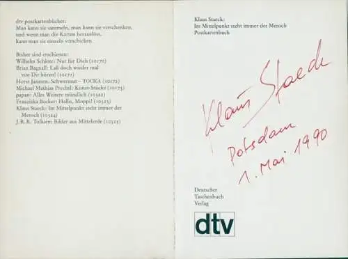 25 Ak in einem informativen dtv Postkartenbuch von Klaus Staeck, handsigniert