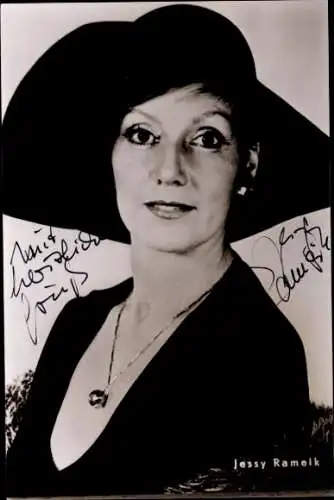 Ak Schauspielerin Jessy Rameik, Portrait mit Hut, Schwarzer Zwieback, Autogramm