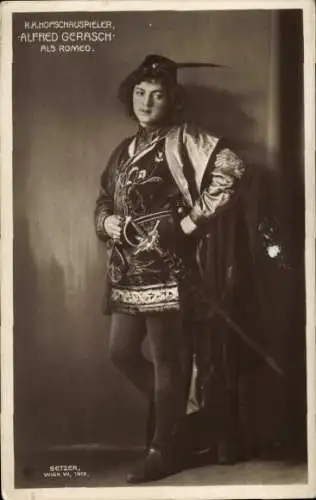 Ak Schauspieler Alfred Gerasch, Portrait als Romeo