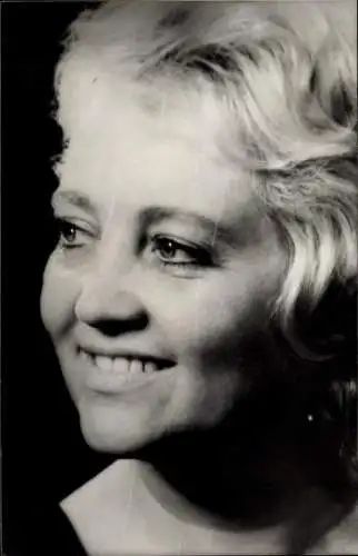 Ak Schauspielerin Ursula Schröder-Feinen, Portrait