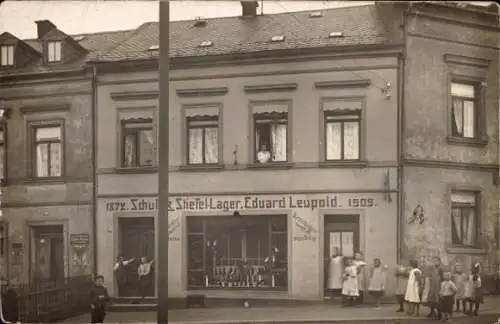 Foto Ak Geschäftshaus, Schuh- und Stiefel-Lager Eduard Leupold, 1872-1909, Schaufenster, Kinder