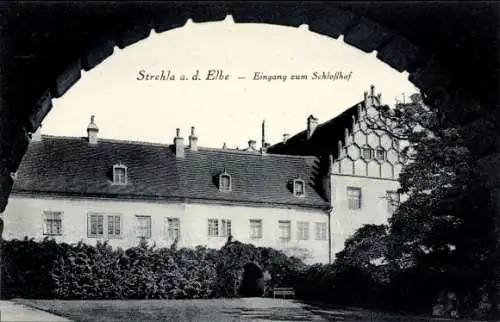 Ak Strehla an der Elbe Sachsen, Eingang zum Schlosshof