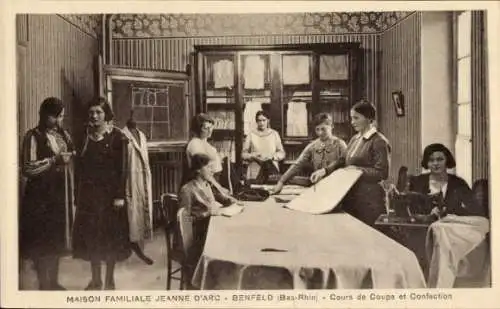 Ak Benfeld Elsass Bas Rhin, Maison Familiale Jeanne d'Arc, Schneiderei-Kursus