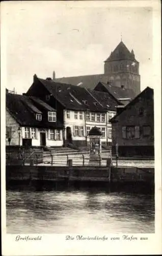 Ak Greifswald in Mecklenburg Vorpommern, Die Marienkirche vom Hafen aus