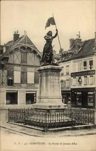 Ak Compiègne Oise, La Statue de Jeanne d'Arc