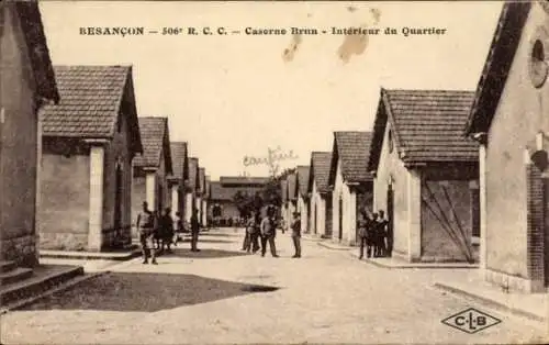 Ak Besançon Doubs, Caserne Brun, Interieur du Quartier