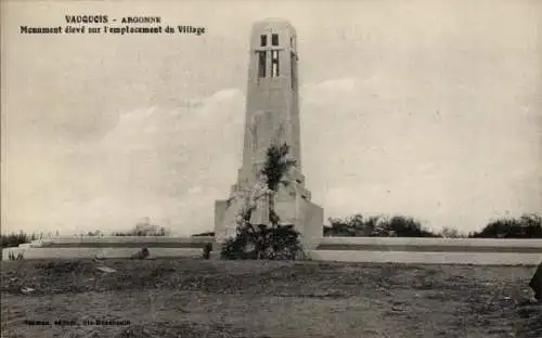 Ak Vauquois Meuse, Monument eleve sur l'emplacement du Village