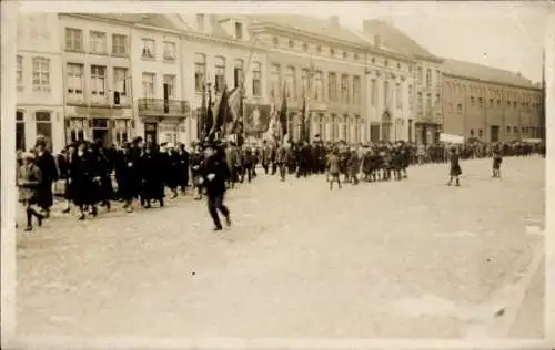 Foto Ak Belgien, Veemarkt, Parade