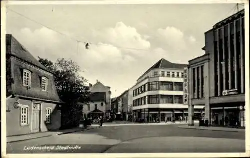 Ak Lüdenscheid im Märkischen Kreis, Stadtmitte, Geschäfte, Kaufhof, Passanten, Wohnhaus