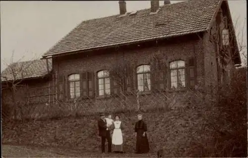 Foto Ak Kassel in Hessen, Wohnhaus, Anwohner, Familie
