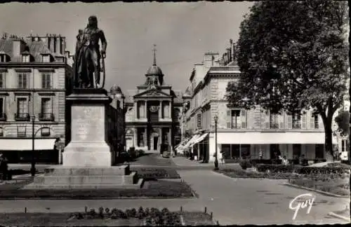 Ak Versailles Yvelines, Place Hoche, Statue von General Hoche, Kirche Notre Dame
