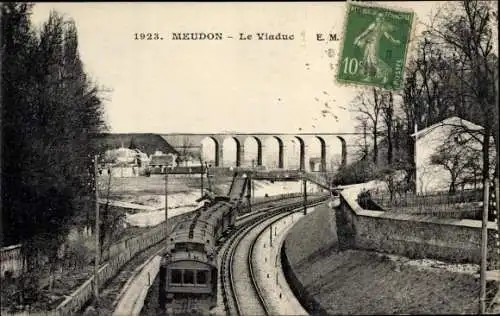 Ak Meudon Hauts de Seine, Le Viaduc, Eisenbahn