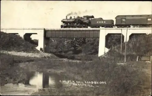 Foto Ak Rock City Illinois USA, Eisenbahn auf einer Brücke, Dampflok Nr. 2304