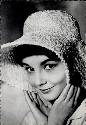 Sammelbild Schauspielerin Ingrid Andree, Portrait, Hut, Film Und nichts als die Wahrheit