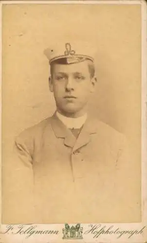 CdV Hersfeld, Junger Mann mit Uniformmütze, Portrait