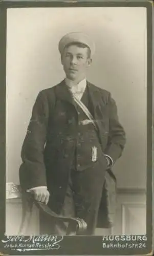 CdV Augsburg, Student, Standportrait