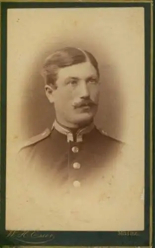 CdV Mainz, Soldat in Uniform, Portrait