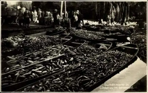 Ak Lübbenau im Spreewald, Gurkenmarkt, Kähne