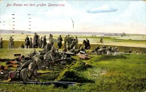 Ak Der Kaiser mit dem großen Generalstab, Maschinengewehr, Zeppelin, Infanterie in Deckung, I. WK