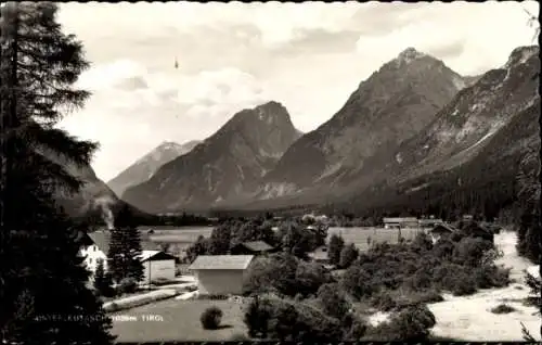 Ak Unterleutasch Leutasch in Tirol, Teilansicht, Berge