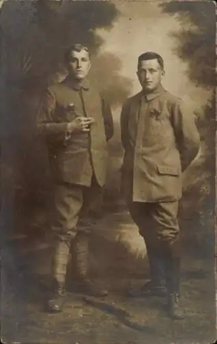 Foto Ak Zwei Soldaten in Uniformen, I WK