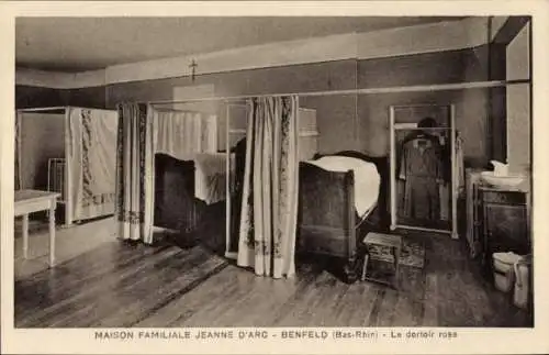  Ak Benfeld Elsass Bas Rhin, Maison Familiale Jeanne d'Arc, rosa Schlafsaal