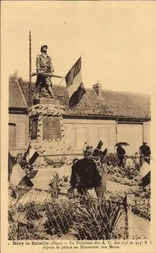 Ak Méry la Bataille Oise, Le Président des A.C. des 125 et 325 R I., Monument