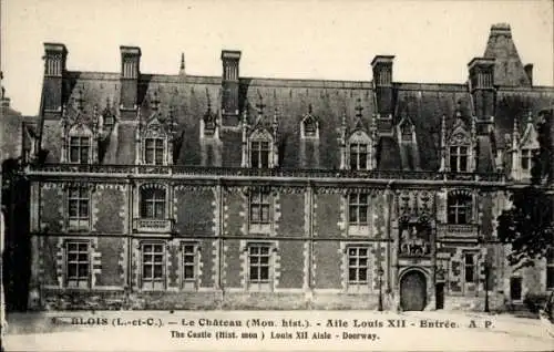 Ak Blois Loir et Cher, Chateau, Aile Louis XII, Entree