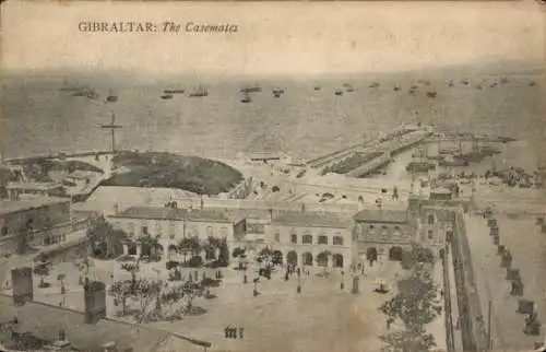 Ak Gibraltar, Blick auf den Stadtplatz, Meer