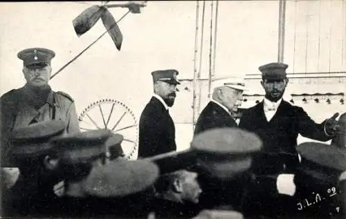 Ak Graf Zeppelin in der Gondel eines Luftschiffes, Int. Luftschifffahrt Ausstellung Frankfurt Main