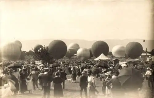 Ak Genf, Course Gordon Bennett 1922, Ballons auf dem Flugplatz, Zuschauer
