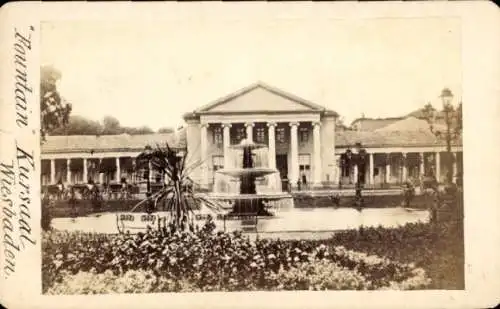 Foto Wiesbaden in Hessen, Kurhaus, Springbrunnen