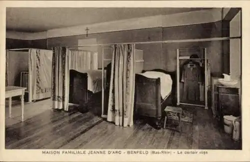  Ak Benfeld Elsass Bas Rhin, Maison Familiale Jeanne d'Arc, rosa Schlafsaal