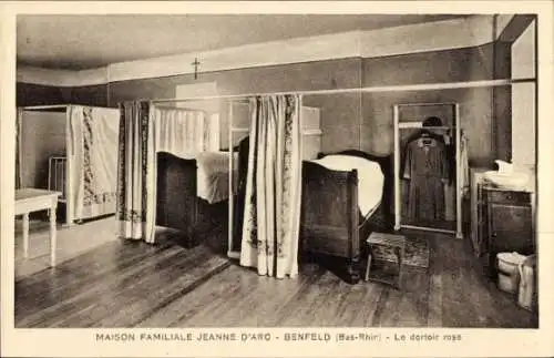  Ak Benfeld Elsass Bas Rhin, Maison Familiale Jeanne d'Arc, rosa Schlafsaal
