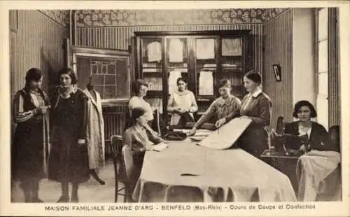 Ak Benfeld Elsass Bas Rhin, Maison Familiale Jeanne d'Arc, Schneiderei-Kursus