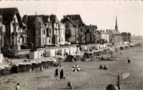 Ak Houlgate Calvados, Un coin de la Plage, vers Cabourg