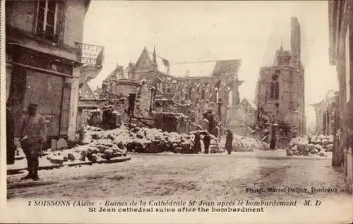 Ak Soissons Aisne, Ruines de la Cathedrale St. Jean apres le bombardement