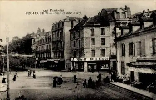 Ak Lourdes Hautes Pyrénées, Place Jeanne d'Arc, Geschäft A l'Olivier de la Vierge