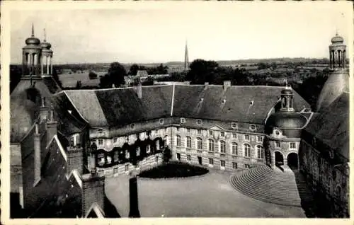 Ak Saint Fargeau Yonne, La Cour d'honneur