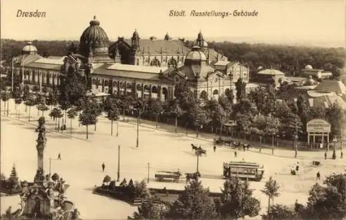 Ak Dresden Altstadt, städtisches Ausstellungsgebäude, Straßenbahn