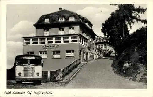 Ak Waldeck, Hotel Waldecker Hof mit Bus