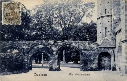 Ak Bad Doberan in Mecklenburg, alte Klostermauer