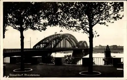 Ak Düsseldorf am Rhein, Rheinbrücke