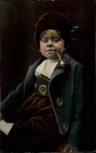 Ak Rauchendes Kind, Pfeife, Portrait in Tracht