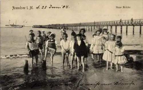 Ak Ostseebad Arendsee Kühlungsborn, Neue Brücke, Schiff, Kinder mit Kescher