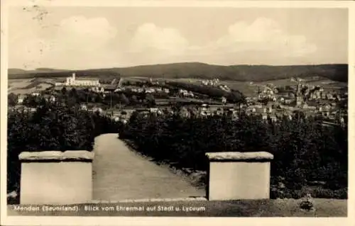 Ak Menden im Sauerland, Totalansicht, Lyceum, Blick vom Ehrenmal